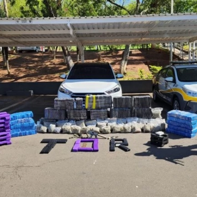 Trio é preso com submetralhadora e quase 400 kg de drogas no interior de SP