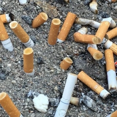 Lixo mais comum do planeta, 4,5 trilhões de bitucas de cigarro são lançadas por ano no mundo
