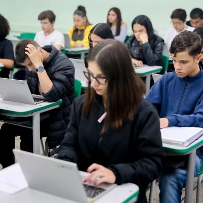 1 milhão de estudantes do Programa Ensino Integral devem definir disciplinas para aulas práticas até 21 de agosto