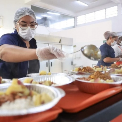 Cardápios especiais e acolhimento: Bom Prato celebra o Dia das Mães em todas as unidades do estado