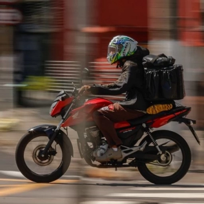 Mão na Roda elimina custos a motociclistas e motoristas profissionais