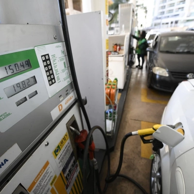 Promoção só com letrinhas? Procon-SP alerta sobre divulgação de preços em postos de combustível