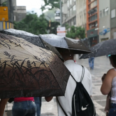 Defesa Civil alerta para chuva forte entre quarta (9) e quinta-feira (10) em diferentes regiões do estado