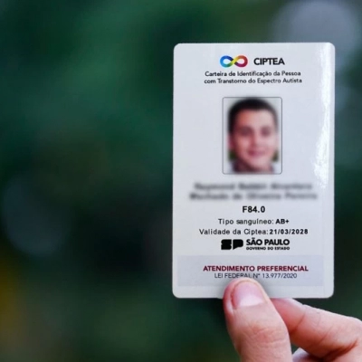 SP encerra 2025 com mais de 130 mil carteiras de identificação emitidas para pessoas com TEA