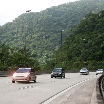 Saiba como funciona o uso de farol em rodovias durante o dia