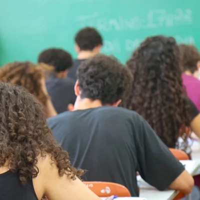 Vestibular 2027: Fuvest lança Guia de Carreiras para auxiliar candidatos na escolha da profissão