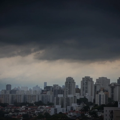 Previsão do tempo para domingo (09), em SP: pancadas de chuva moderadas a fortes