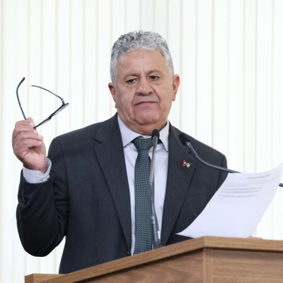 Vereador protocola moção de repúdio contra exonerações na Câmara Municipal