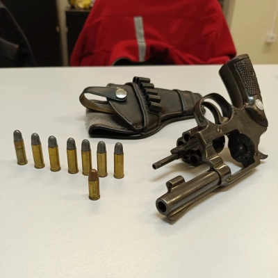 Polícia Civil de Mairinque prende homem com arma de fogo durante investigação de violência doméstica