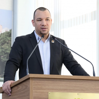 Dylan Dantas solicita esclarecimentos sobre a construção da nova Policlínica Municipal