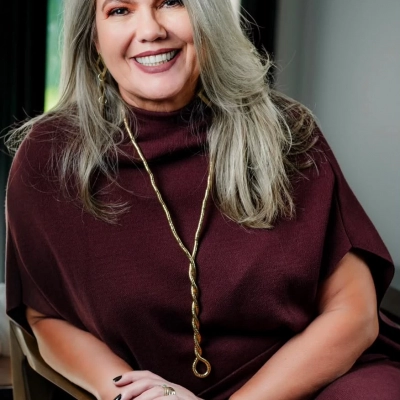 Lilian Bertin lança livro em Sorocaba e propõe nova visão sobre protagonismo e reinvenção na maturidade