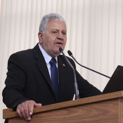 Izídio de Brito solicita informações detalhadas ao Executivo sobre cronograma de obras de drenagem