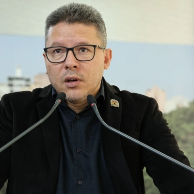 Projeto obriga que estabelecimentos localizados no município sejam obrigados a manter assentos fixos nas áreas próximas aos caixas