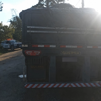 GCM localiza carreta roubada e carregada com fertilizantes no bairro Genebra