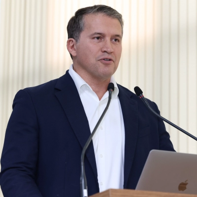 Roberto Freitas cobra implementação do Plano de Contratações Anual no Município