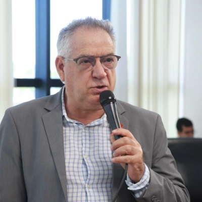 João Donizeti solicita operação tapa-buraco e roçagem de áreas públicas em vários bairros