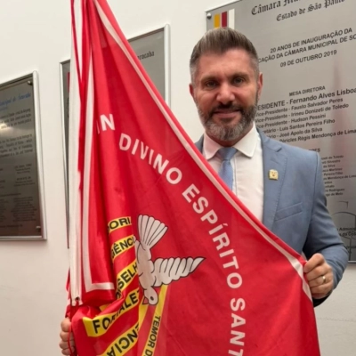 A pedido de Henri Arida, câmara recebe visita da bandeira do divino