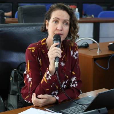 Fernanda Garcia cobra providências para problemas estruturais e falta de medicamentos no PA do Laranjeiras