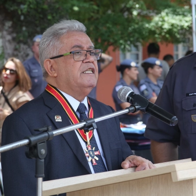 Luis Santos prestigia evento para entrega de condecorações da Polícia Militar