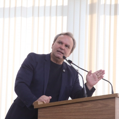 Fausto Peres cobra enquadramento de lei federal que inclui profissionais da educação infantil no magistério em Sorocaba