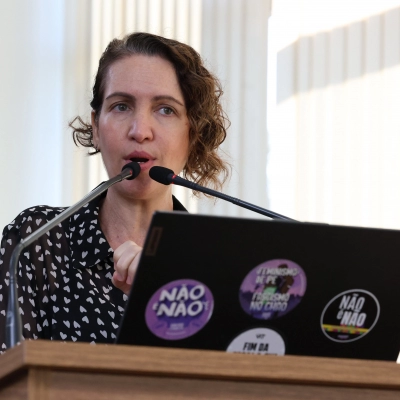 Fernanda Garcia questiona o Executivo sobre falta de papel higiênico nas escolas municipais