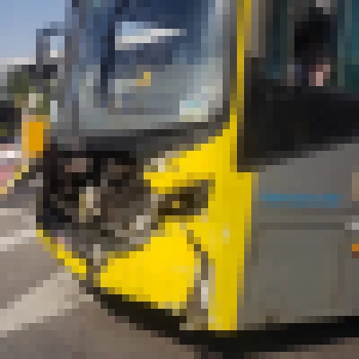 Veículo colide com ônibus na saída do Terminal Santo Antônio