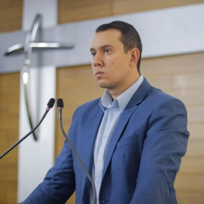Mais de um ano após promessa de solução, mau cheiro persiste no Vitória Régia e Caio Oliveira cobra explicações do Saae
