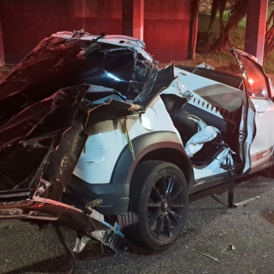 Motorista fica gravemente ferido após perder controle do carro na Dom Aguirre