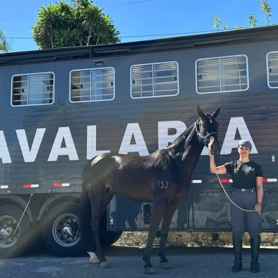 Cavalaria do Baep em Sorocaba utiliza equoterapia para auxiliar crianças e fortalecer vínculo com a comunidade
