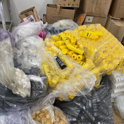 Polícia Civil apreende produtos de cosméticos falsificados em galpão de Sorocaba