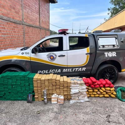 Casal é preso em flagrante com drogas em carro dublê na Castello Branco