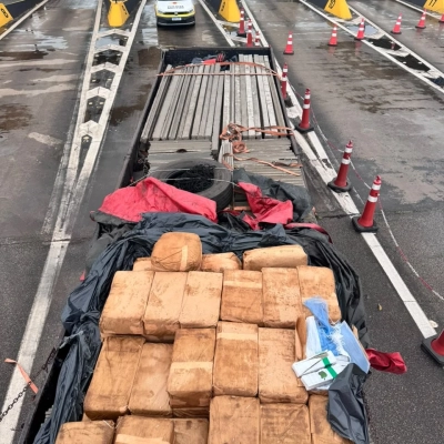 Polícia Rodoviária apreende grande carga de maconha e skunk e prende motorista na Castello Branco em Boituva