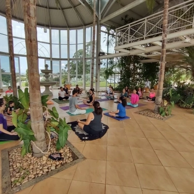 Aula gratuita de Yoga é realizada no Jardim Botânico de Sorocaba neste sábado (29)