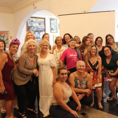 Edição de março do Chá das Rosas destaca informações sobre reconstrução mamária