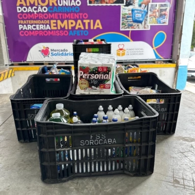 Secretaria da Mulher recebe doação de alimentos feita durante a Corrida de Natal da Farma Ponte