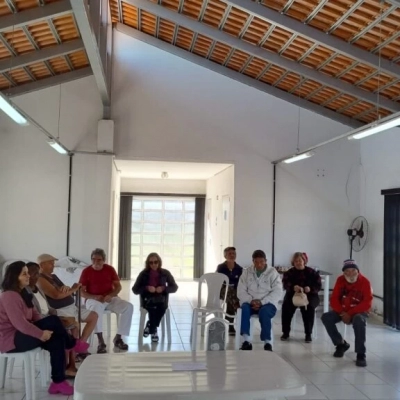 Palestra da campanha Junho Violeta é levada à Vila Dignidade de Sorocaba