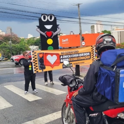 Ações educativas da Semob para novembro têm atividade inédita em semáforos