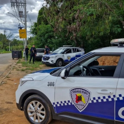 Guarda Civil Municipal localiza veículo com alerta de furto em área de mata no Lopes de Oliveira