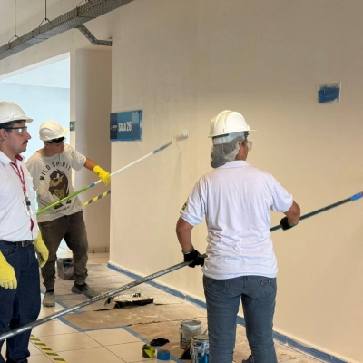 Alunos do curso de Pintura Predial realizam etapa prática nas instalações da Uniten