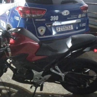GCM recupera motocicleta furtada e detém homem por receptação no Wanel Ville