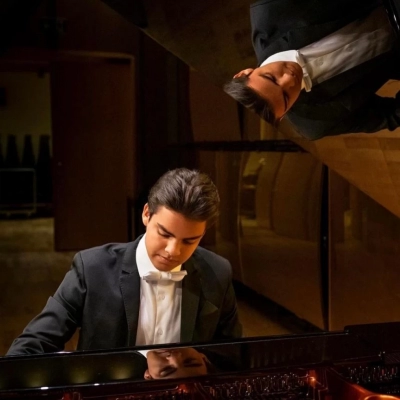 Théo Singh apresenta recital de piano na Sala Fundec neste domingo (26)