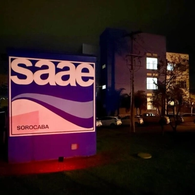Saae/Sorocaba exibe iluminação especial em alusão ao Outubro Rosa