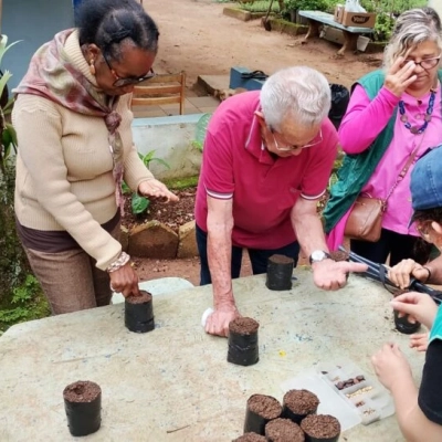 Clube Ecológico ‘Roda Viva’ conhece o Hortinho Municipal