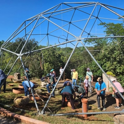 Clube de Jardinagem se dedica ao preparo do futuro jardim de plantas suculentas do Botânico de Sorocaba