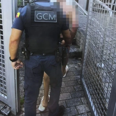 GCM de Sorocaba prende homem por descumprimento de medida protetiva após envio de mensagem à vítima.