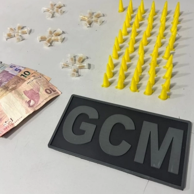 GCM apreende drogas e conduz suspeitos por tráfico no Parque São Bento