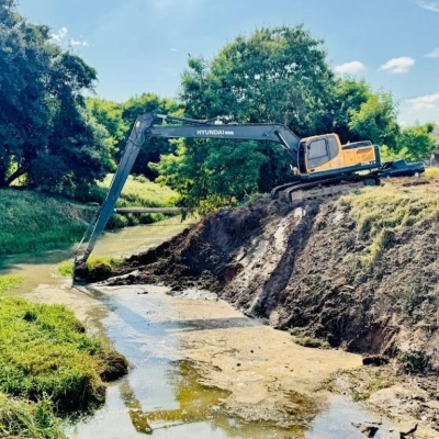 Saae/Sorocaba executa limpeza e manutenção em córrego no Jd. Santo André