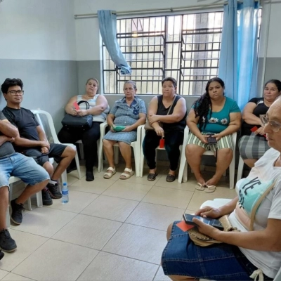 Cras Vila Helena realiza atividade da campanha Maio Laranja