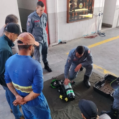 Saae/Sorocaba realiza treinamento com bombeiros para uso de equipamentos de respiração