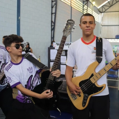 Feira de Ciências dos alunos da E.M. “Flávio de Souza Nogueira” reproduz na prática como a ciência explica fenômenos da Natureza